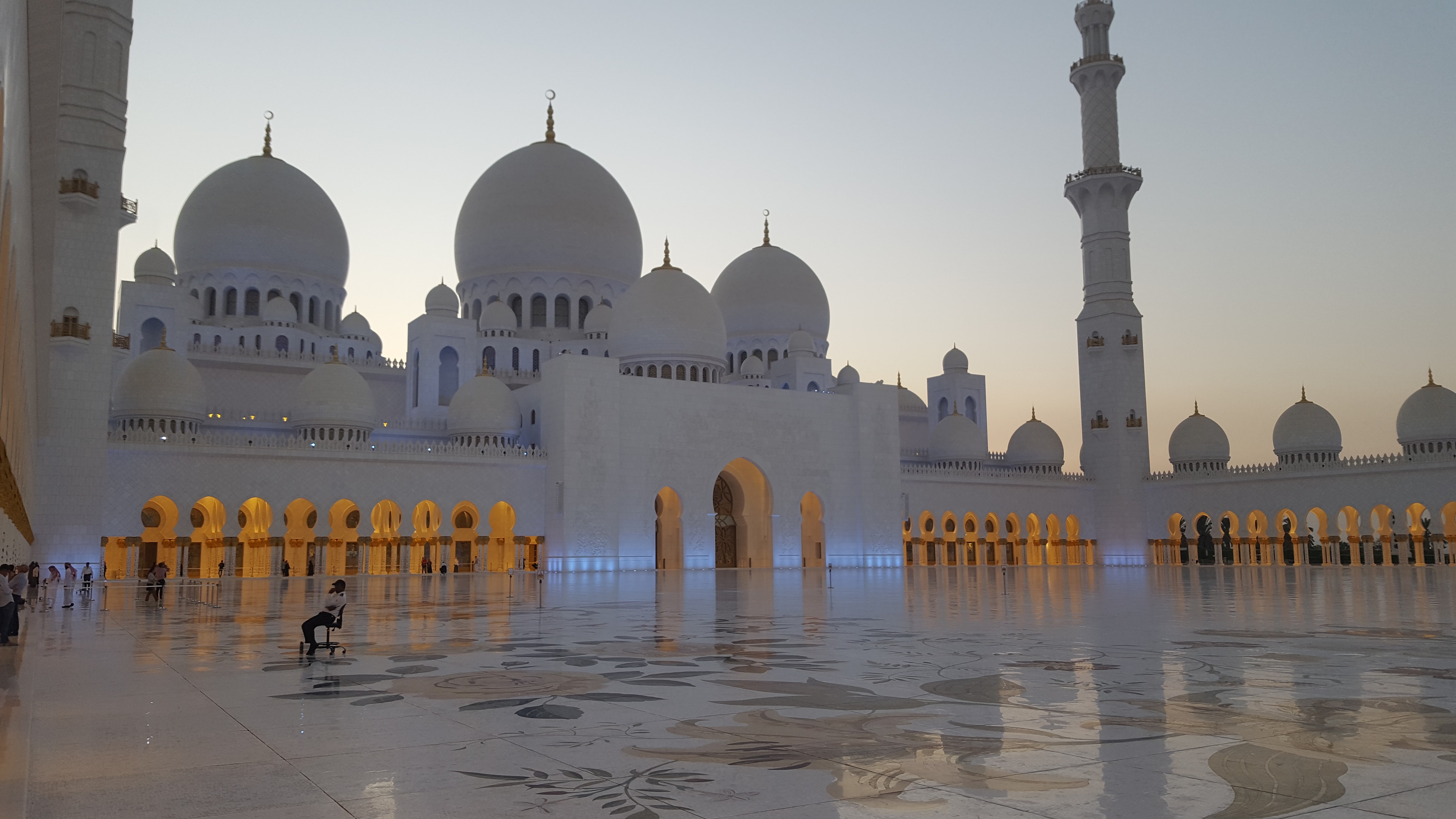 Мечеть абу даби билеты. Мечеть в Мекке. The Sheikh Zayed Grand Mosque Kaaba. Мечеть внутри. Saudi Arabia Mosque.